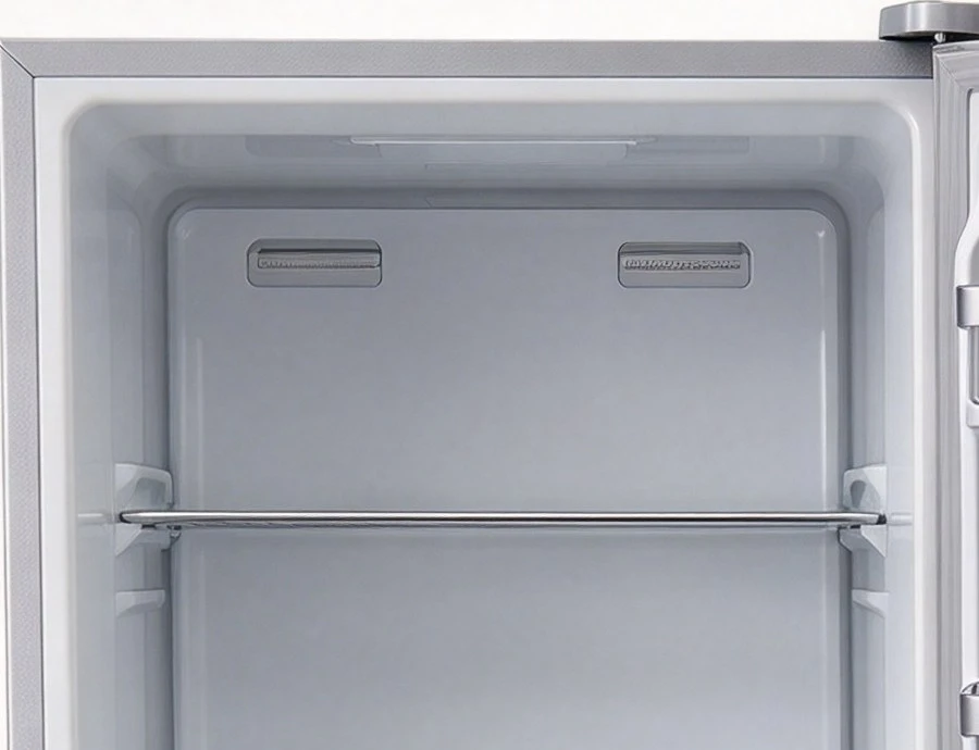 product-1-1 Wire shelf and clear bin inside the 75 L freezer compartment