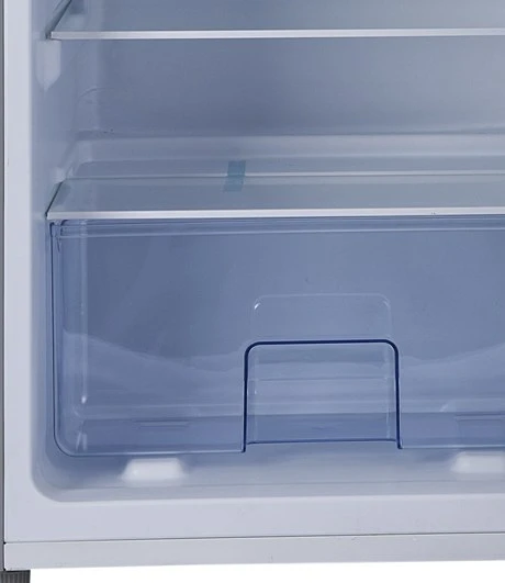 Close-up of the full width crisper drawer and its humidity cover